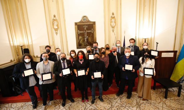 Premio di giornalismo Francesco Landolfo a Napoli. Un minuto di silenzio per le vittime della guerra