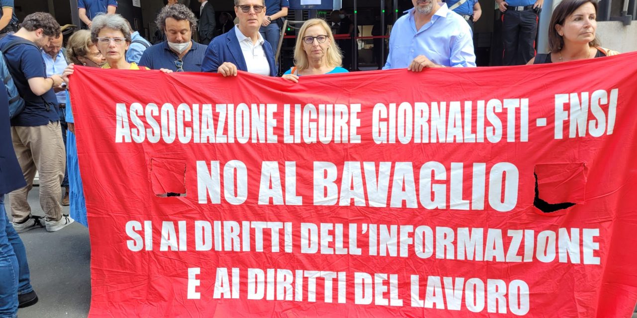 Processo ponte Morandi, protesta dei giornalisti per divieto di riprese