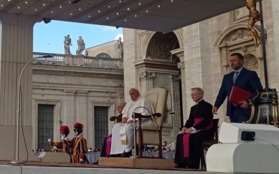 Papa Francesco firma la Carta di Assisi declinata per i bambini