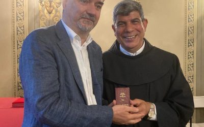 Odg Toscana consegna la tessera di giornalista ad honorem a Padre Ibrahim Faltas